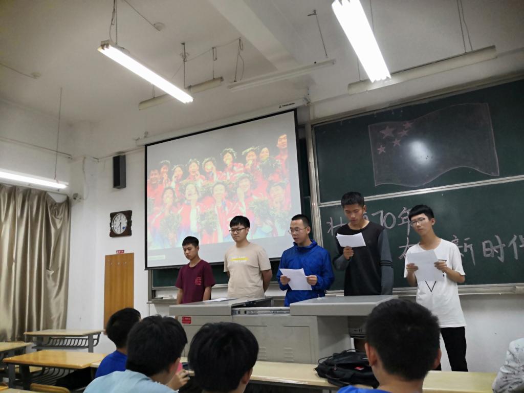 同学们讲述女排夺冠的精彩瞬间