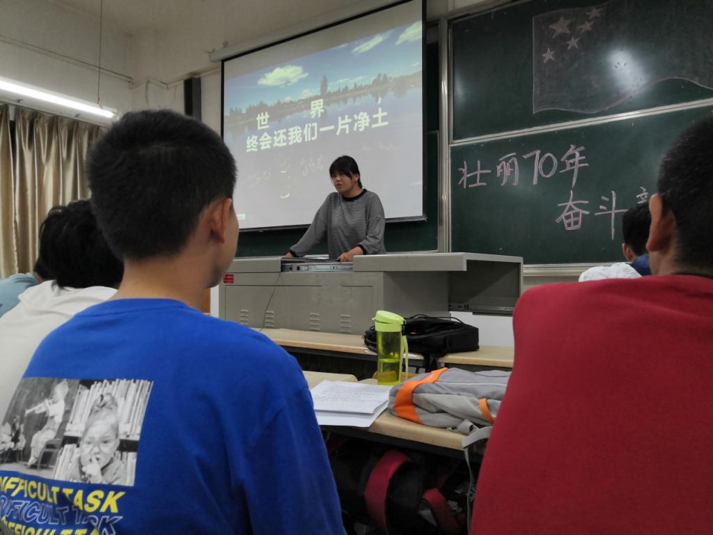 同学讲述中华人民共和国成立前夜的故事
